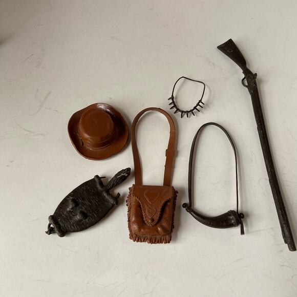 Vintage Marx Johnny West Wilderness Scout Daniel Boone Hat Bear Claw Rifle Horn - Picture 2 of 12